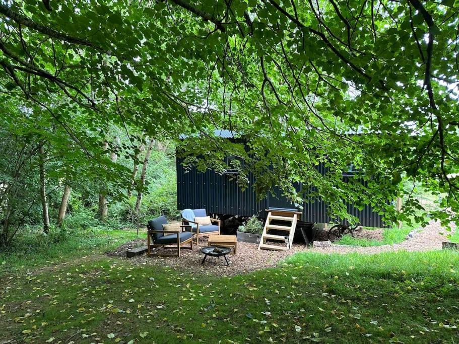 Cornwall Woodland Shepherd'S Hut Deirdres Hut Бодмин Экстерьер фото