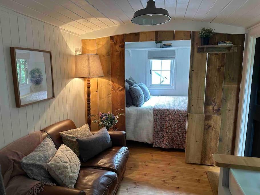 Cornwall Woodland Shepherd'S Hut Deirdres Hut Бодмин Экстерьер фото